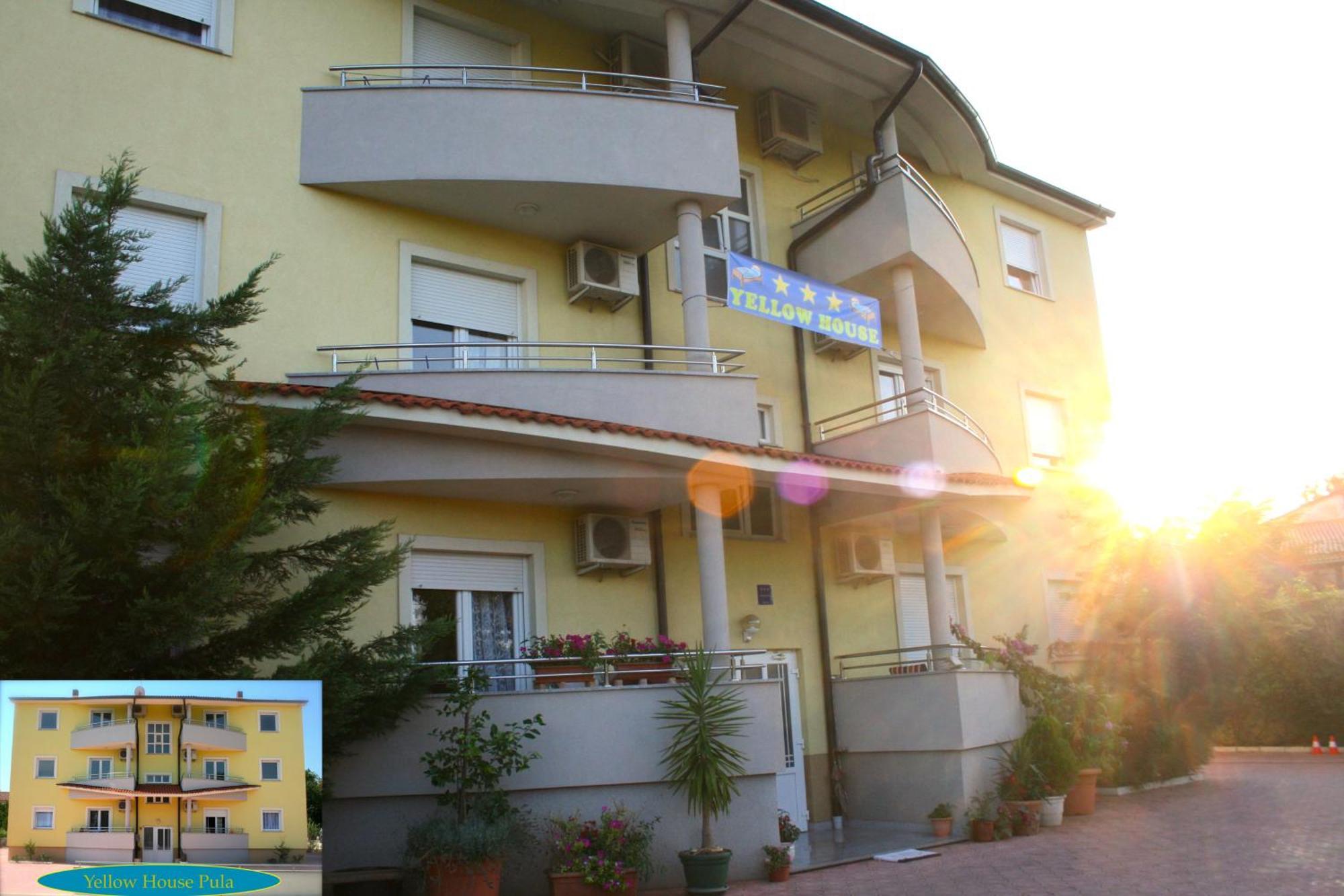 Yellow House Pulaアパートメント エクステリア 写真